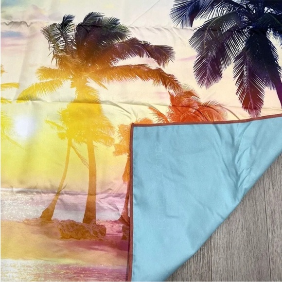 NWT House of Clouds Beach Towel Sand Free Microfiber Palm Trees - Picture 3 of 5